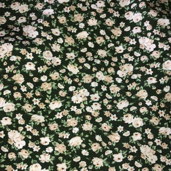 Sleeveless keyhole v- neck top NWT - Picture 2 of 2